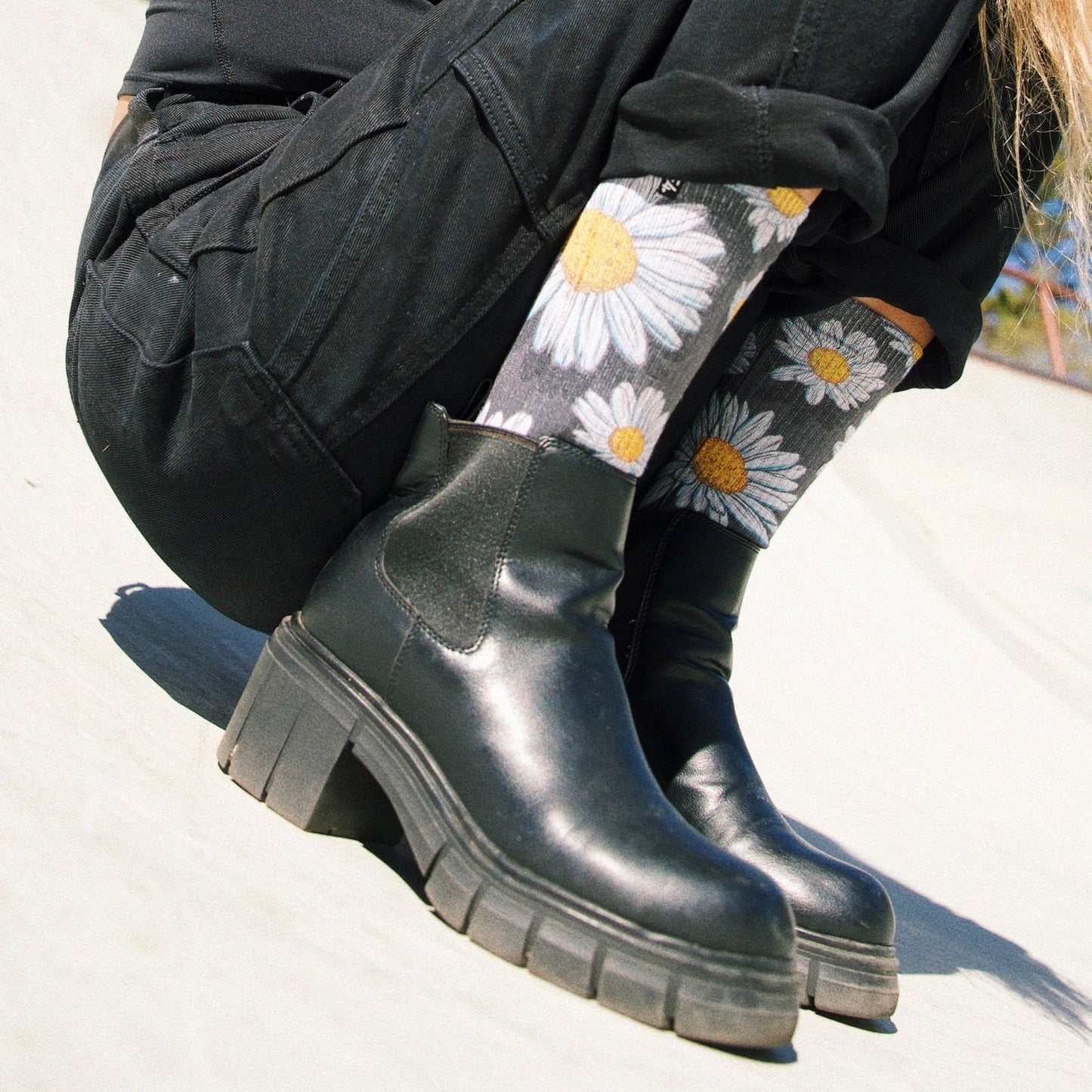 Spring Daisies Crew Socks Art By Slogan (Large)