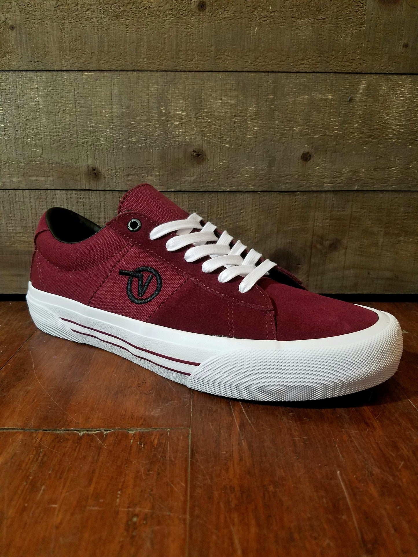 Vans | Saddle Sid Pro - Port Royale/True White - THIS Skateshop - Fargo, North Dakota