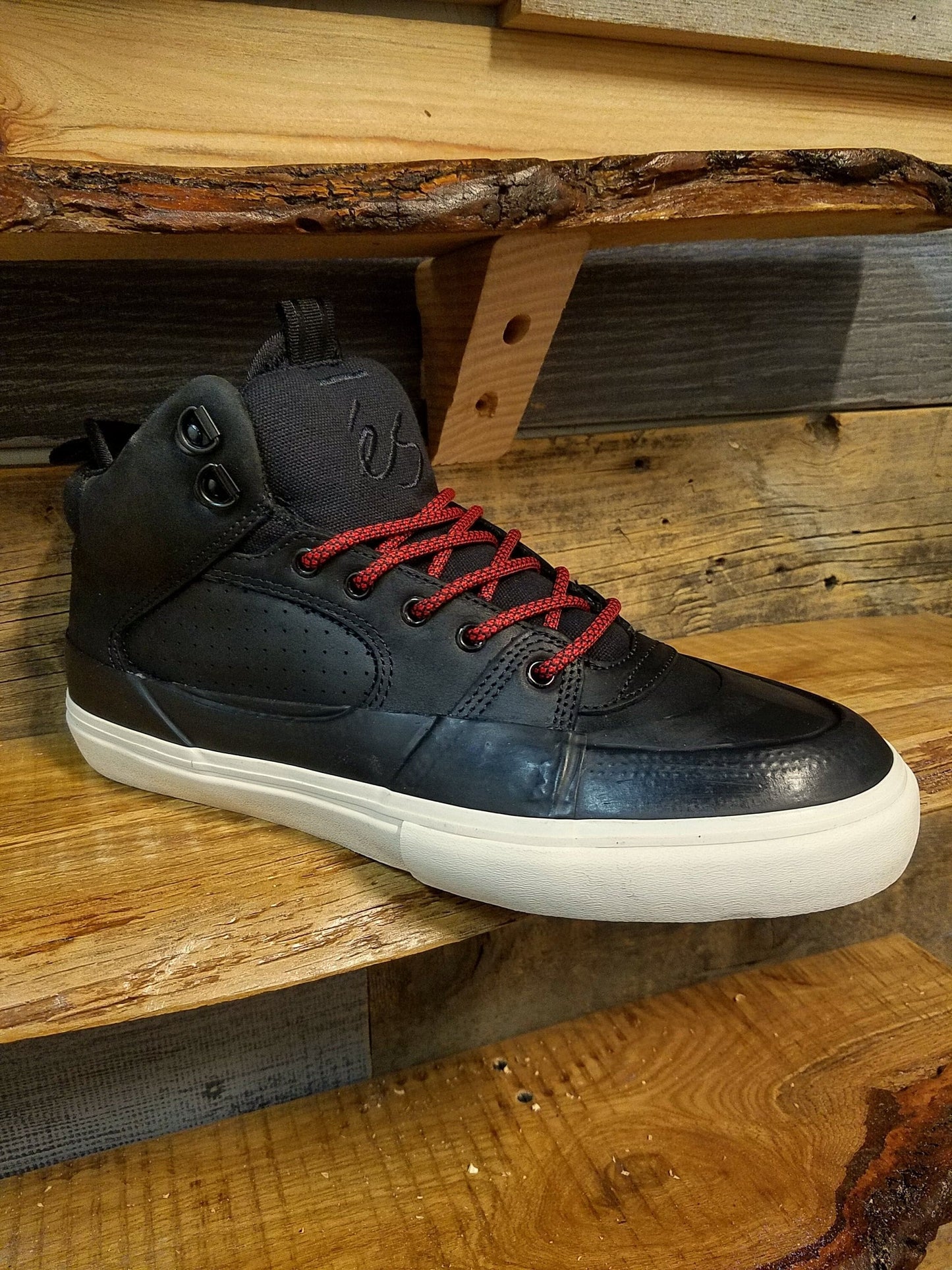 Es | Accel Explorer - Black