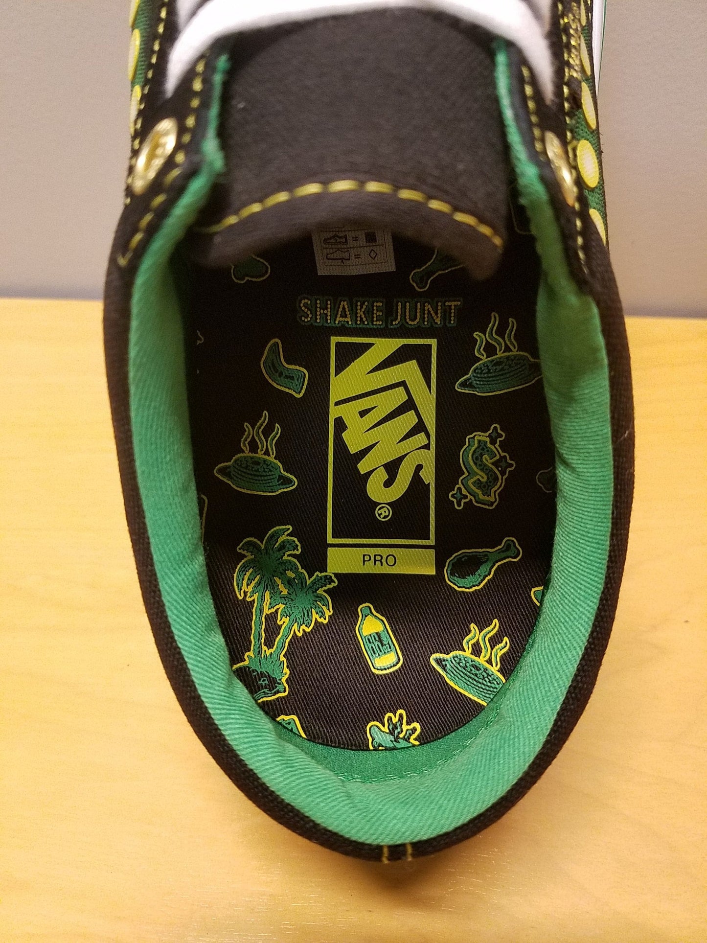 Vans | Old Skool Pro - (Shake Junt) Black/White