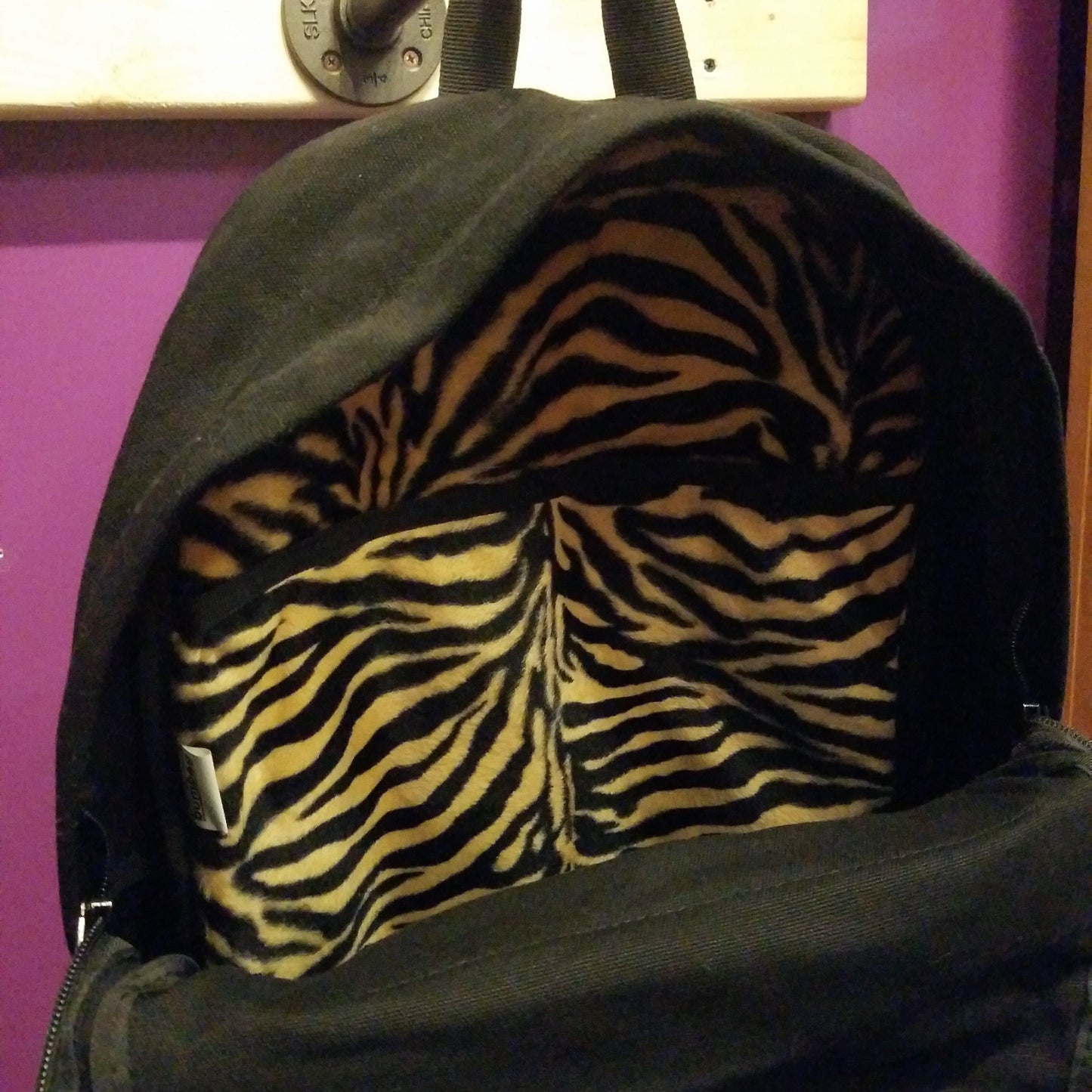 Bumbag | Black / Tiger Pattern Inside Backpack