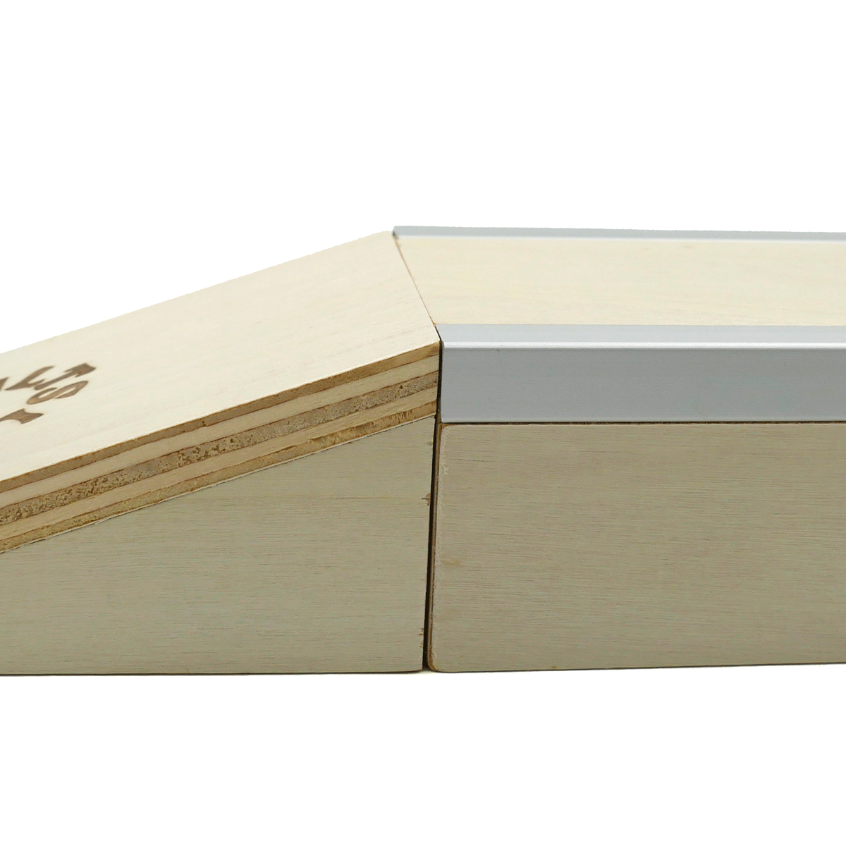 Slushcult | Classic Kicker Fingerboard Ramp