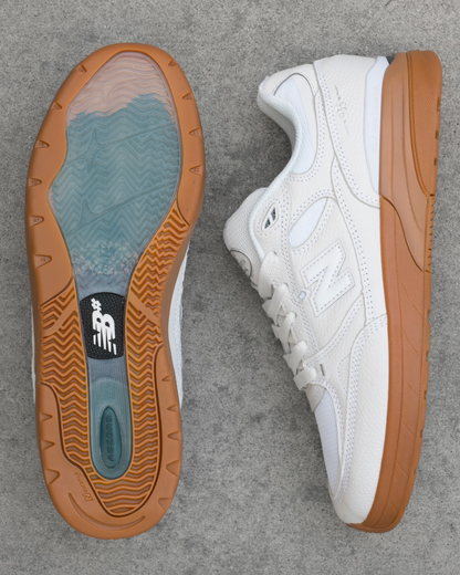 New Balance | Numeric Andrew Reynolds 933 - White/Gum (WIDE)