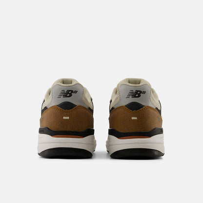 New Balance | Numeric Andrew Reynolds 933 - Brown/White - Quicksand/Seasalt (WIDE)
